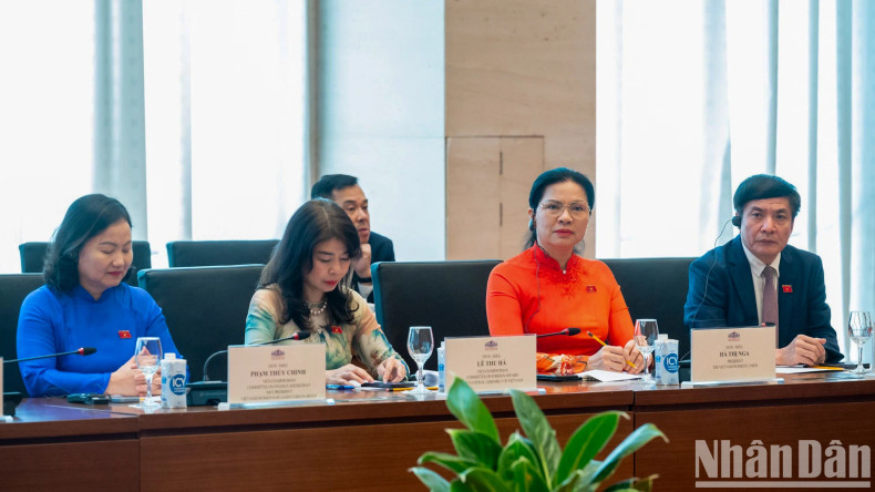 The event is also attended by the Secretary General of the NA and Chairman of the NA Office, Bui Van Chuong, and the President of the Vietnam Women's Union Ha Thi Nga. The event is also attended by the Secretary General of the NA and Chairman of the NA Office, Bui Van Chuong, and the President of the Vietnam Women's Union Ha Thi Nga.