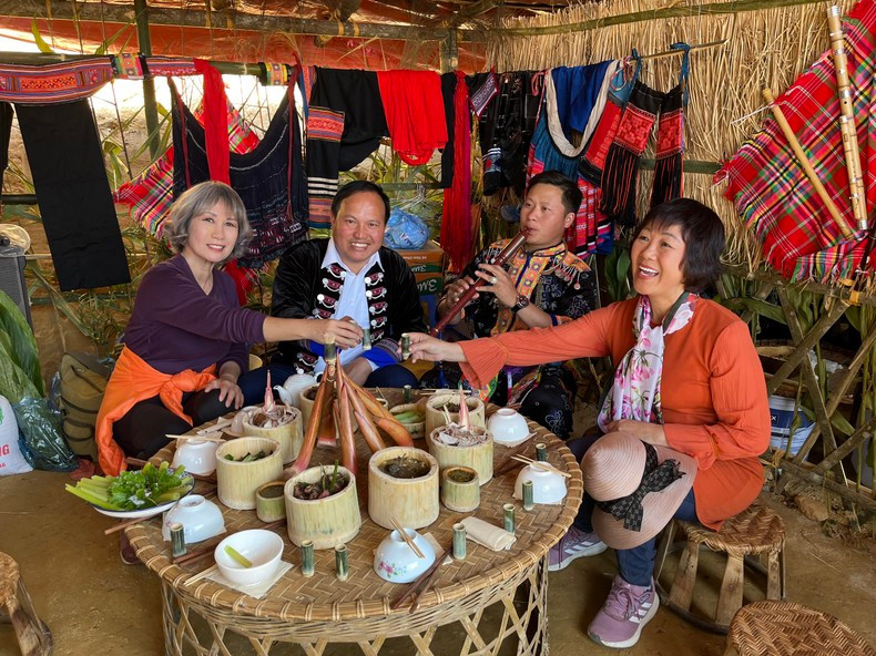 Indigenous dishes of the Mong group are sold to serve the locals and tourists at the festival