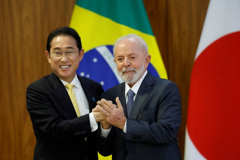 Brazil's President Luiz Inacio Lula da Silva (right) and Prime Minister Fumio Kishida shake hands during a joint statement at the Planalto Palace in Brasilia, Brazil (Photo: REUTERS) Brazil's President Luiz Inacio Lula da Silva (right) and Prime Minister Fumio Kishida shake hands during a joint statement at the Planalto Palace in Brasilia, Brazil (Photo: REUTERS)
