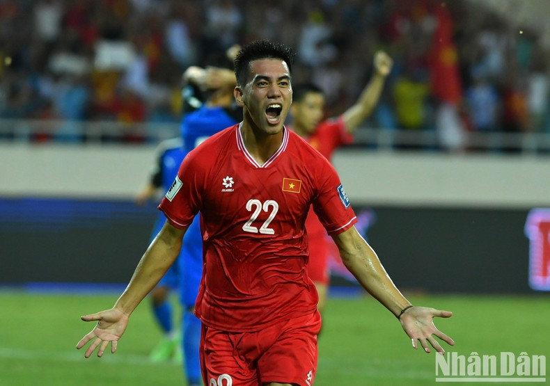 Vietnam immediately fired back just three minutes later to equalise the game with a goal by Nguyen Tien Linh. Vietnam immediately fired back just three minutes later to equalise the game with a goal by Nguyen Tien Linh.