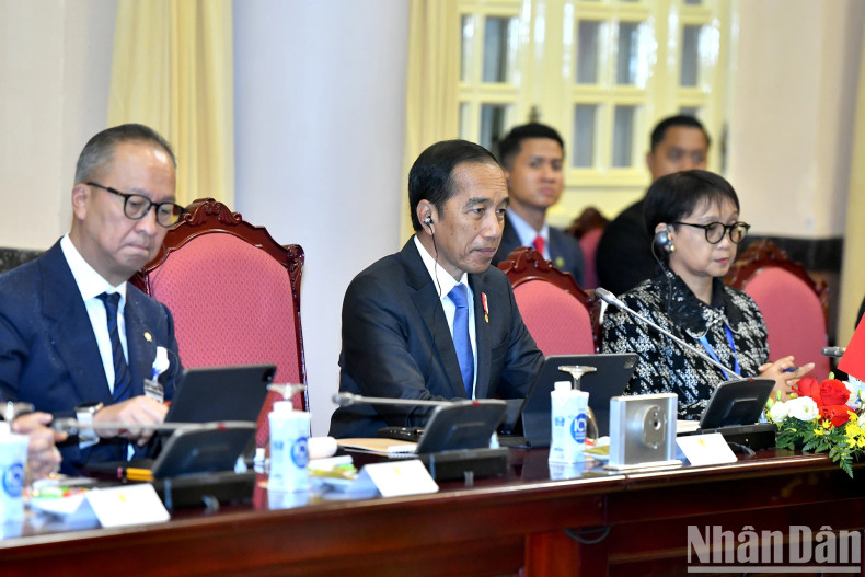 Indonesian President Joko Widodo speaks at the talks.