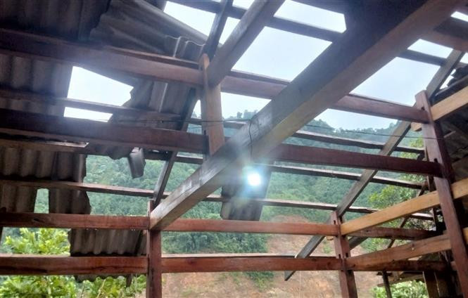 Typhoon Yagi damages 123 houses in Tran Yan, Văn Chan, Luc Yen, and Van Yen districts, Yen Bai province. (Photo: VNA) Typhoon Yagi damages 123 houses in Tran Yan, Văn Chan, Luc Yen, and Van Yen districts, Yen Bai province. (Photo: VNA)