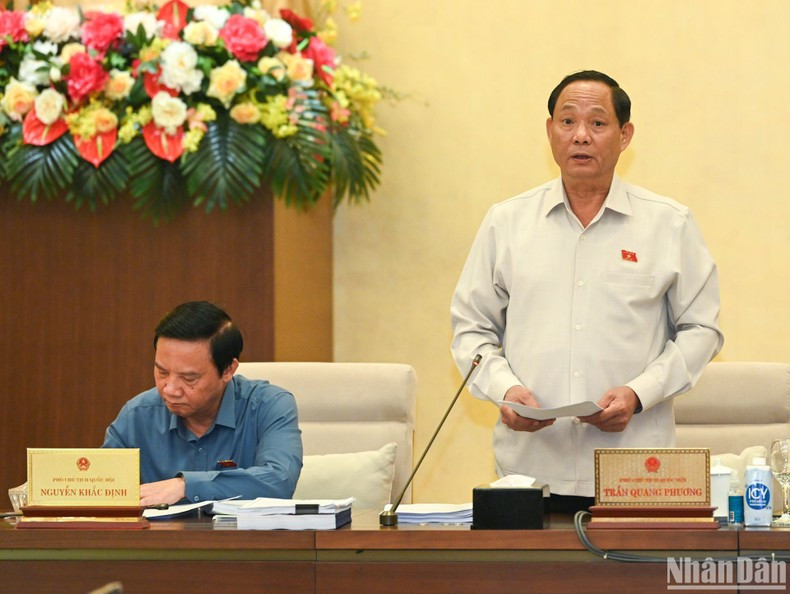 NA Vice Chairman Tran Quang Phuong speaks at the meeting NA Vice Chairman Tran Quang Phuong speaks at the meeting