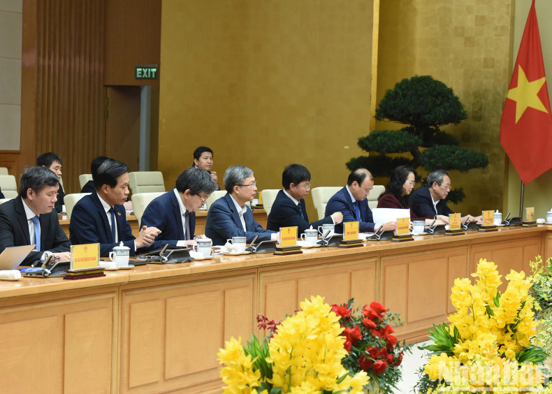 The meeting is also attended by leaders of ministries, sectors and centrally-run agencies. The meeting is also attended by leaders of ministries, sectors and centrally-run agencies.