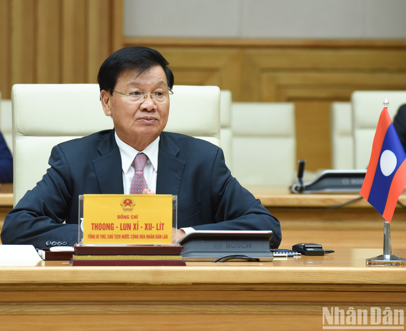 Party General Secretary and President of Laos Thongloun Sisoulith speaks at the meeting.