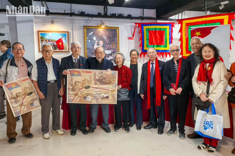 Half a century has passed since the historic date of April 30, yet the memories of those days when the OVs took to the streets, raised the national flag high, and loudly chanted “Viet Nam - Ho Chi Minh” remain vivid in the hearts of overseas Vietnamese. Half a century has passed since the historic date of April 30, yet the memories of those days when the OVs took to the streets, raised the national flag high, and loudly chanted “Viet Nam - Ho Chi Minh” remain vivid in the hearts of overseas Vietnamese.