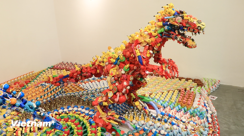 Works on display at the exhibition (Photo: VN+) Works on display at the exhibition (Photo: VN+)