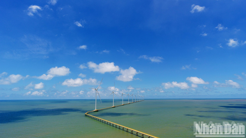 The image of these gigantic wind power structures symbolises the harmony between humans and nature. The image of these gigantic wind power structures symbolises the harmony between humans and nature.