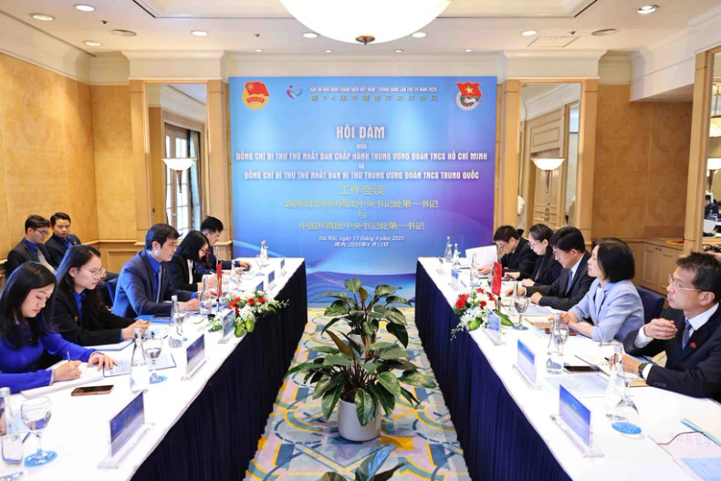 At the talks between heads of the Ho Chi Minh Communist Youth Union and the Communist Youth League of China in Hanoi on April 13. (Photo: VNA)