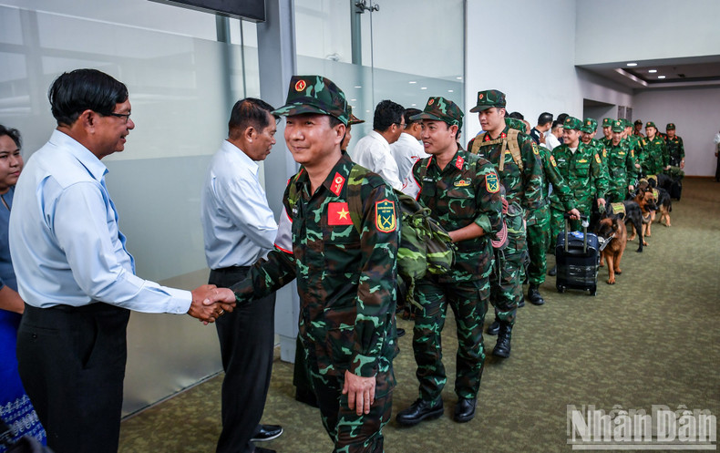 Upon their departure from Yangon International Airport, Yangon Region Chief Minister U Soe Thein was present to bid farewell to the Vietnamese rescue team. Upon their departure from Yangon International Airport, Yangon Region Chief Minister U Soe Thein was present to bid farewell to the Vietnamese rescue team.