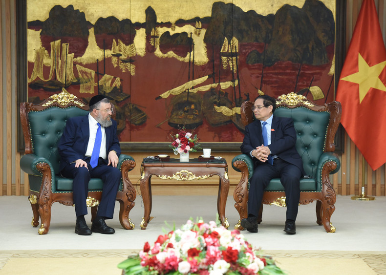 Prime Minister Pham Minh Chinh (R) receives Israeli Minister of Labour Rabbi Yoav Ben Tzur. Prime Minister Pham Minh Chinh (R) receives Israeli Minister of Labour Rabbi Yoav Ben Tzur.