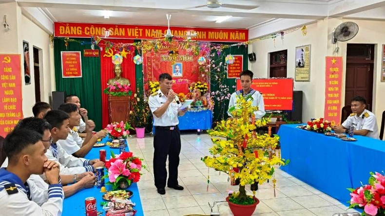 A gathering held on Da Dong Island.