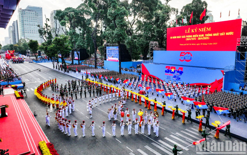 An art performance by artists from Ho Chi Minh City at the event An art performance by artists from Ho Chi Minh City at the event