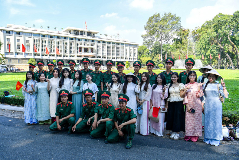 Today, the Independence Palace is one of the most visited attractions in Ho Chi Minh City, offering a vivid window into Vietnam's modern history and its journey toward peace and unification. Today, the Independence Palace is one of the most visited attractions in Ho Chi Minh City, offering a vivid window into Vietnam's modern history and its journey toward peace and unification.