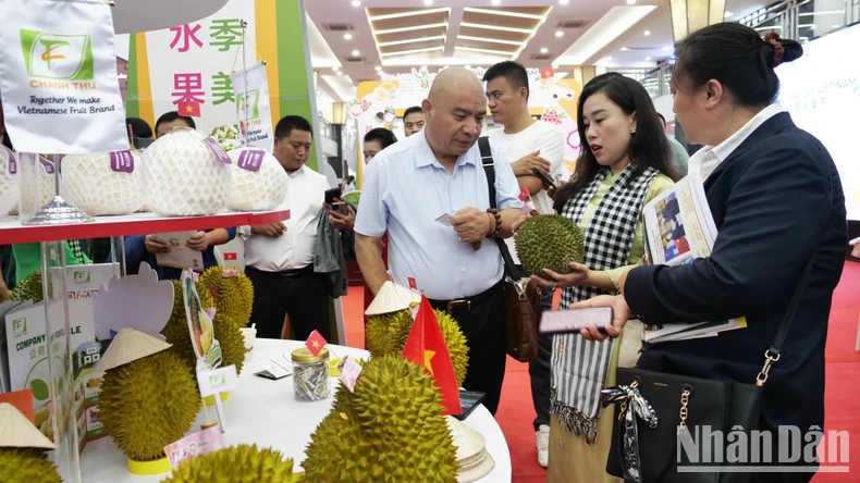 At the Vietnam Fruit Festival in Beijing