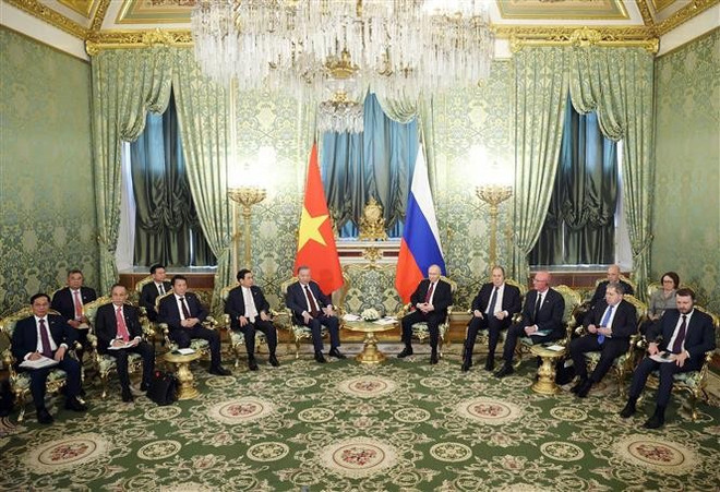 Vietnamese Party chief holds talks with Russian President in Moscow ảnh 1