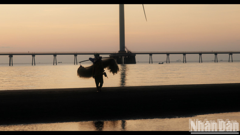 Dawn is the time when the fishing villagers begin a new day. Dawn is the time when the fishing villagers begin a new day.