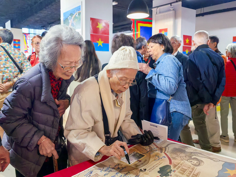 Talking to a France-based correspondent from Nhan Dan Newspaper, Thérèse Nguyen Van Ky (L) shared that the news of the great victory on April 30, 1975, brought her indescribable emotions and immense joy because the South was liberated and the country was reunified. The next day, she received many congratulations from French friends as the victory news spread to France. Talking to a France-based correspondent from Nhan Dan Newspaper, Thérèse Nguyen Van Ky (L) shared that the news of the great victory on April 30, 1975, brought her indescribable emotions and immense joy because the South was liberated and the country was reunified. The next day, she received many congratulations from French friends as the victory news spread to France.