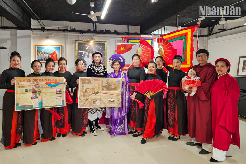 The special supplement of Nhan Dan Newspaper is a meaningful cultural bridge connecting overseas Vietnamese with their homeland’s heroic past and fostering pride and patriotism across generations. The special supplement of Nhan Dan Newspaper is a meaningful cultural bridge connecting overseas Vietnamese with their homeland’s heroic past and fostering pride and patriotism across generations.