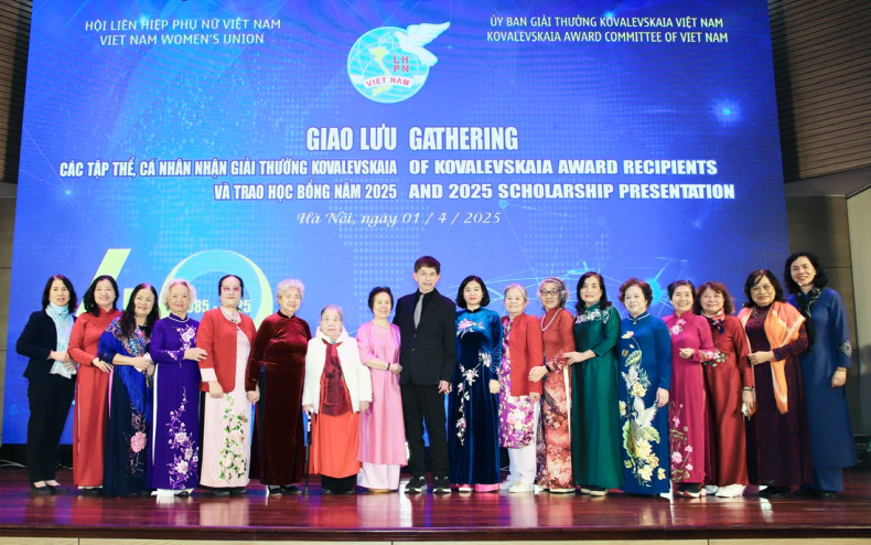 Delegates at the gathering of Kovalevskaia Award recipients and the 2025 scholarships presentation in Ha Noi in April 2025 (Photo: phunuvietnam.vn)