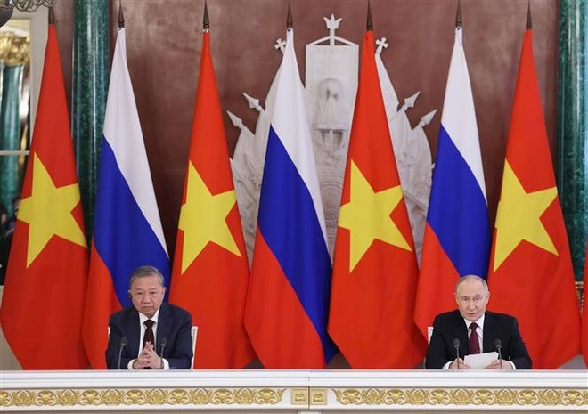 Vietnamese, Russian leaders witness signing of numerous bilateral cooperation agreements ảnh 2 Vietnamese, Russian leaders witness signing of numerous bilateral cooperation agreements ảnh 2