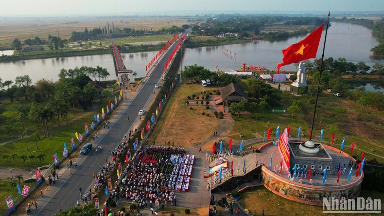 The flag-raising ceremony at the Hien Luong – Ben Hai special national historic site in Quang Tri Province The flag-raising ceremony at the Hien Luong – Ben Hai special national historic site in Quang Tri Province