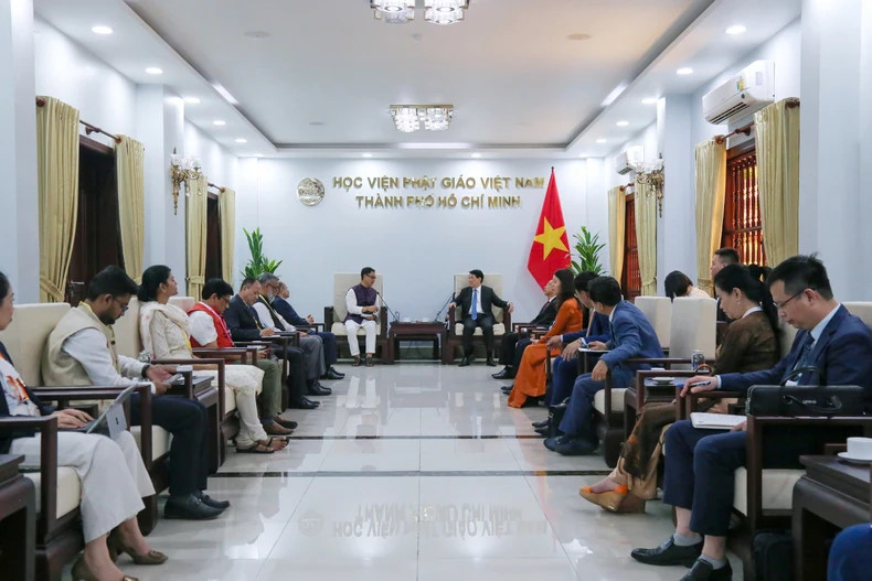 At the reception (Photo: NDO)