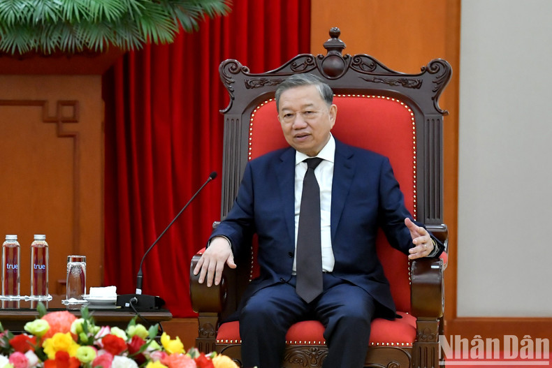 Party General Secretary To Lam speaks at the reception. Party General Secretary To Lam speaks at the reception.