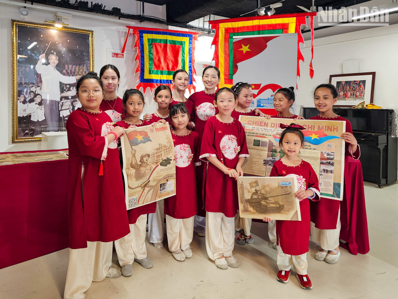 Phan Tuong Vi, a dance teacher, said the supplement offers a fresh approach for children to study Viet Nam’s history. Phan Tuong Vi, a dance teacher, said the supplement offers a fresh approach for children to study Viet Nam’s history.