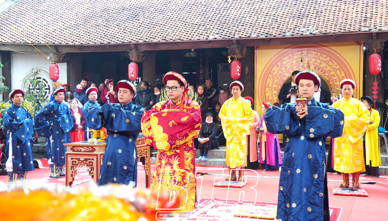 A ritual at the Tran Temple Festival (Photo: baothaibinh.com.vn) A ritual at the Tran Temple Festival (Photo: baothaibinh.com.vn)