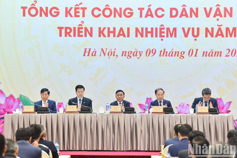 The event was attended by Tran Cam Tu, Politburo member, permanent member of the Secretariat, and head of the Party Commission for Inspection (centre)