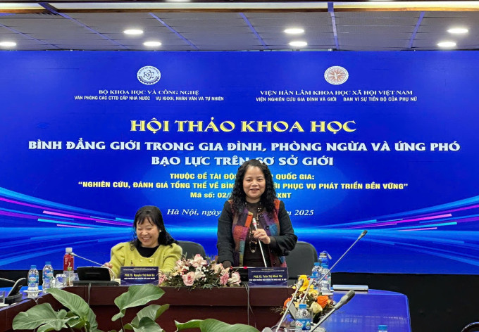 Associate Professor Tran Thi Minh Thi, Deputy Director of the Institute of Social Sciences Information speaks at the conference (Photo: phunumoi.net.vn) Associate Professor Tran Thi Minh Thi, Deputy Director of the Institute of Social Sciences Information speaks at the conference (Photo: phunumoi.net.vn)