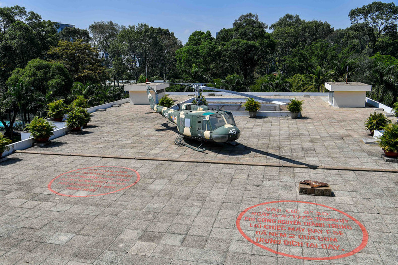 On April 8, 1975, pilot Nguyen Thanh Trung flew an F-5E aircraft from Bien Hoa to bomb the Independence Palace. On April 8, 1975, pilot Nguyen Thanh Trung flew an F-5E aircraft from Bien Hoa to bomb the Independence Palace.