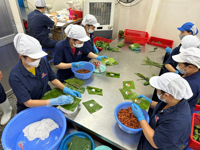 Party leader highlights new momentum for economic development ảnh 2