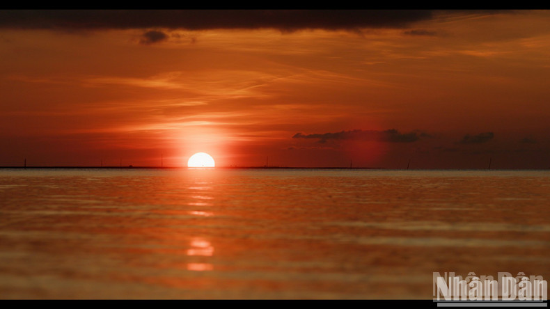 Ba Dong Beach is a famous scenic spot and tourist area located in Truong Long Hoa Commune, Duyen Hai Town, Tra Vinh Province. Ba Dong Beach is a famous scenic spot and tourist area located in Truong Long Hoa Commune, Duyen Hai Town, Tra Vinh Province.