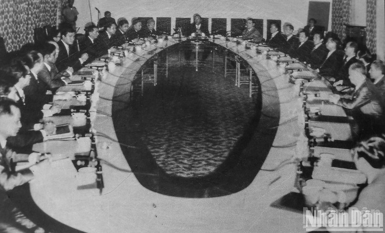 The cabinet meeting room The cabinet meeting room