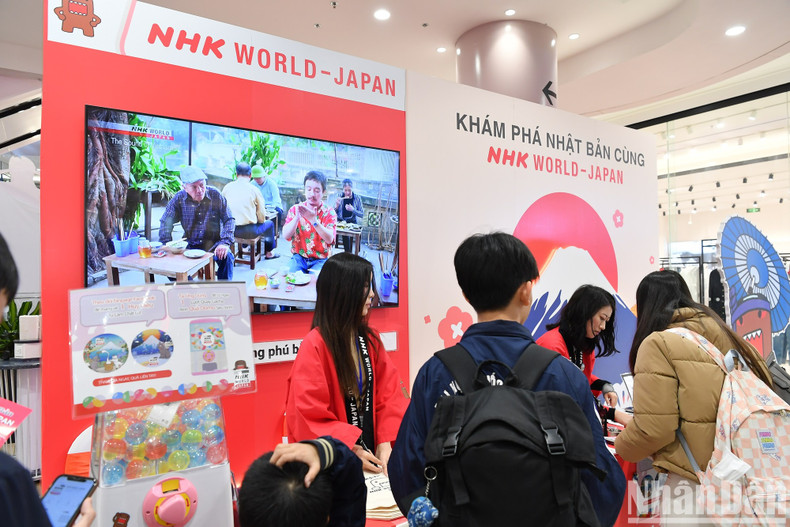 Visitors also have the chance to receive a Japanese language guidebook.