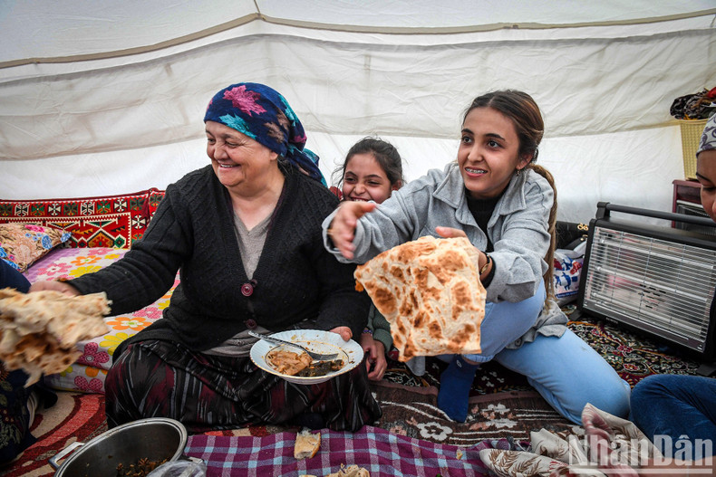 The traditional dishes of the Turkish people in the city of "tents". The traditional dishes of the Turkish people in the city of "tents".
