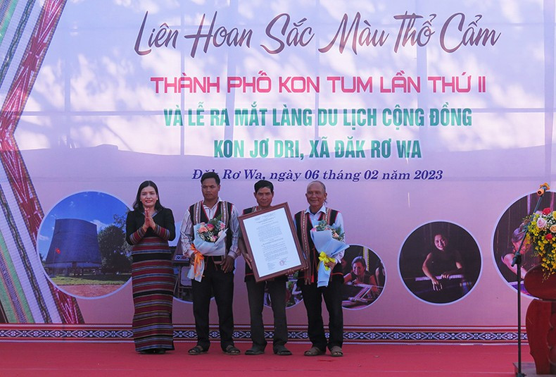 The launch ceremony for Kon Jo Dri Community Tourism Village, Kon Tum City.