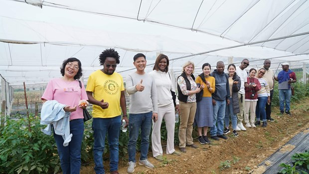 The Mozambican delegation visits an eco-tourism cooperative (Photo: SOCODEVI)
