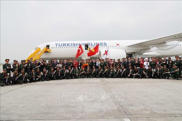 The team and the aircraft carrying them home (Photo: VNA)