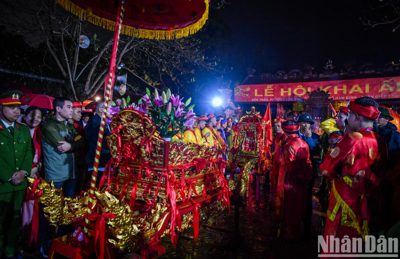 An overview of the front of Thien Truong Shrine before the seal opening. An overview of the front of Thien Truong Shrine before the seal opening.