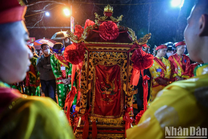 An overview of the seal palanquin. An overview of the seal palanquin.