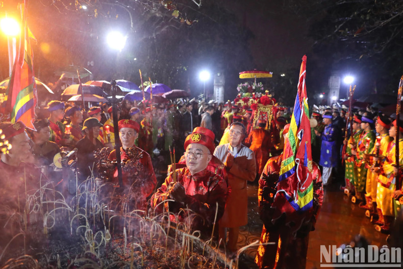 An incense offering ceremony before the opening of the seal. An incense offering ceremony before the opening of the seal.