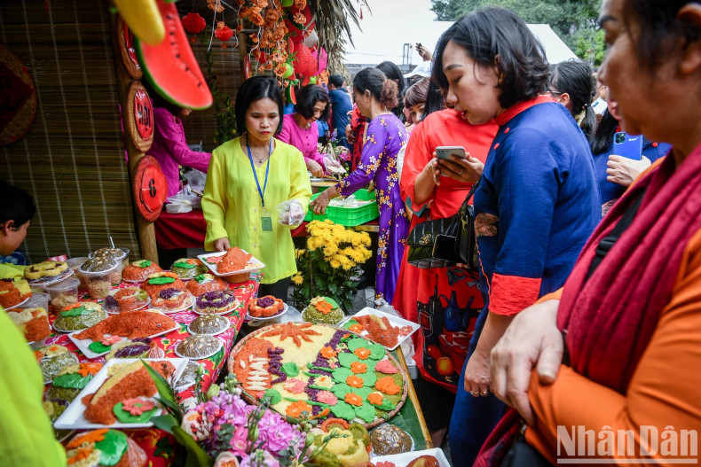 A basket of sticky rice in early spring.