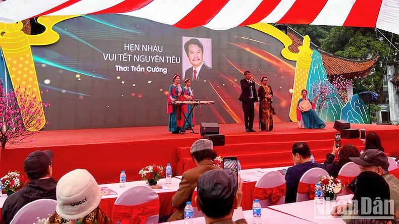 The main stage, where inspirational poetry and music performances take place. The main stage, where inspirational poetry and music performances take place.