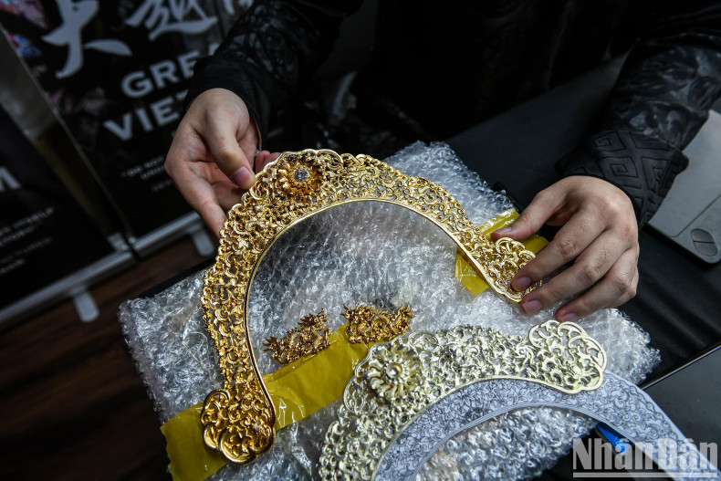 Every detail and line on each ancient costume model is carefully researched, with meticulous comparison and care in even the smallest detail.