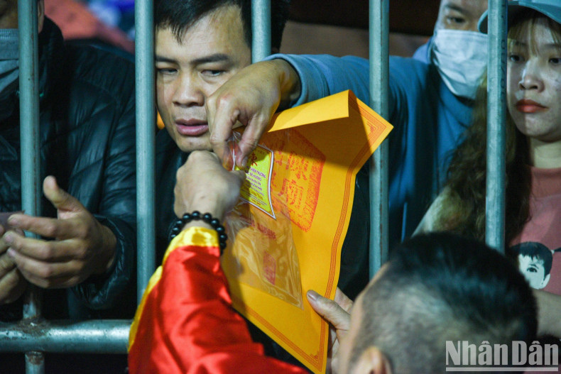 The Tran temple seal distributed at the beginning of the year. The Tran temple seal distributed at the beginning of the year.