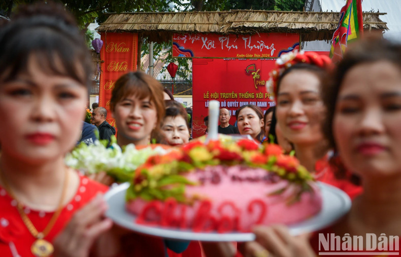 Ceremony of offering steamed sticky rice to the Village's Tutelary God.