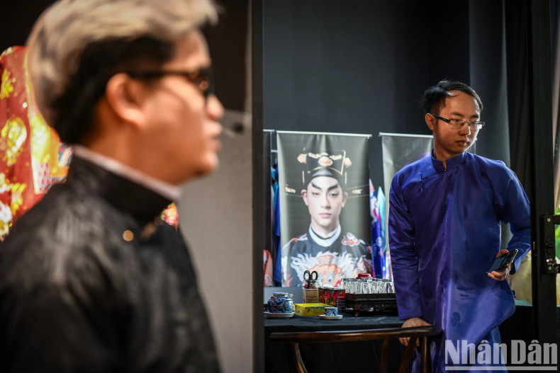 Although they are "outsiders", members of Great Vietnam have been and will continue on the path of recovery and spreading the spirit of Vietnam through ancient national costumes.